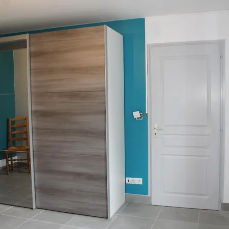 Πανσιόν Au Milieu Des Champs