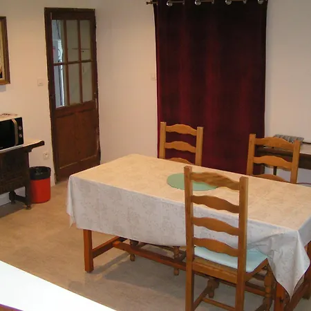 Au Milieu Des Champs Lectoure