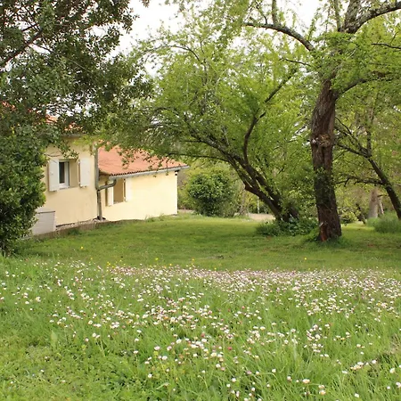 Au Milieu Des Champs Guest house