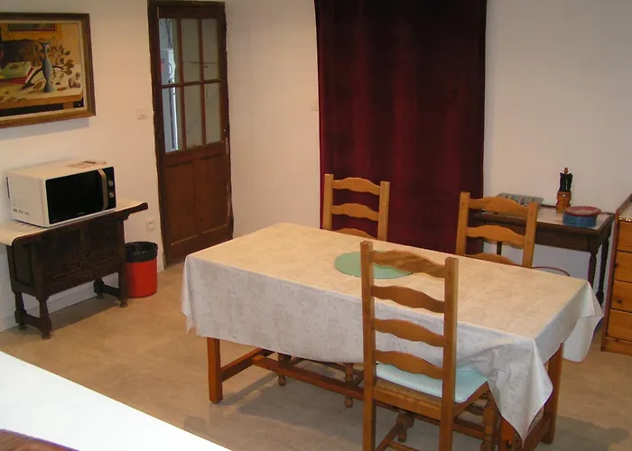 Au Milieu Des Champs Lectoure