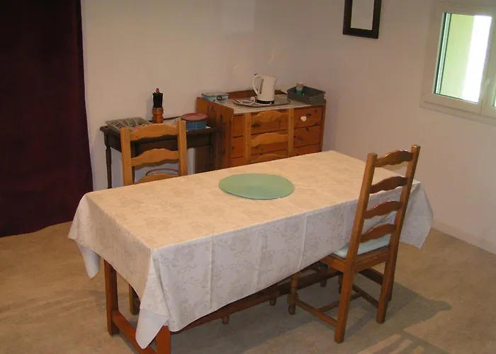 Au Milieu Des Champs * Lectoure